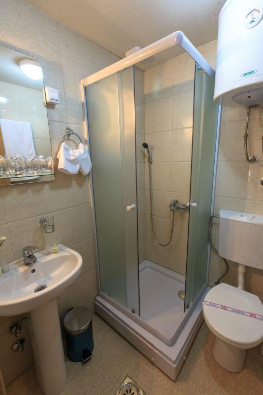 Hotel na prodaju pored mora u Sutomoru