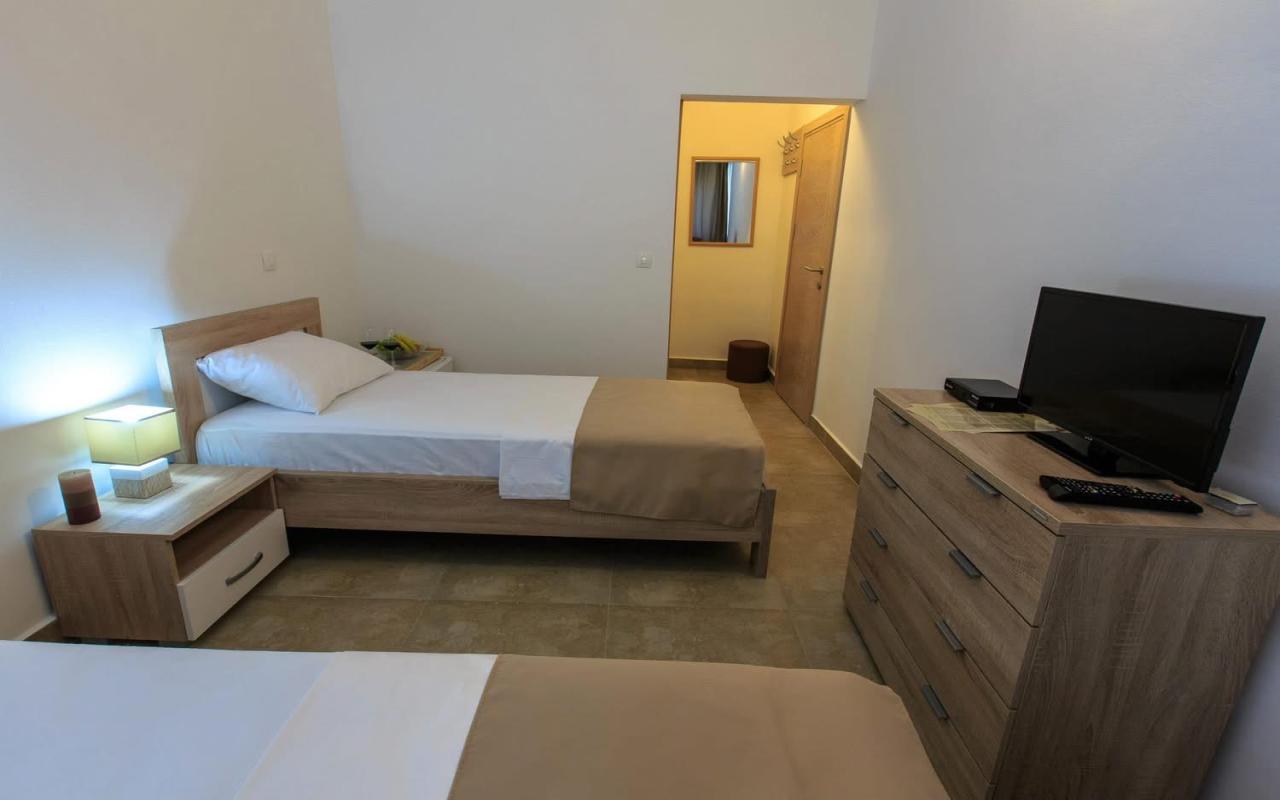 Hotel na prodaju pored mora u Sutomoru