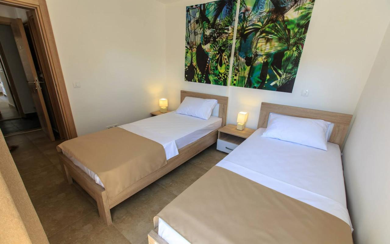 Hotel na prodaju pored mora u Sutomoru