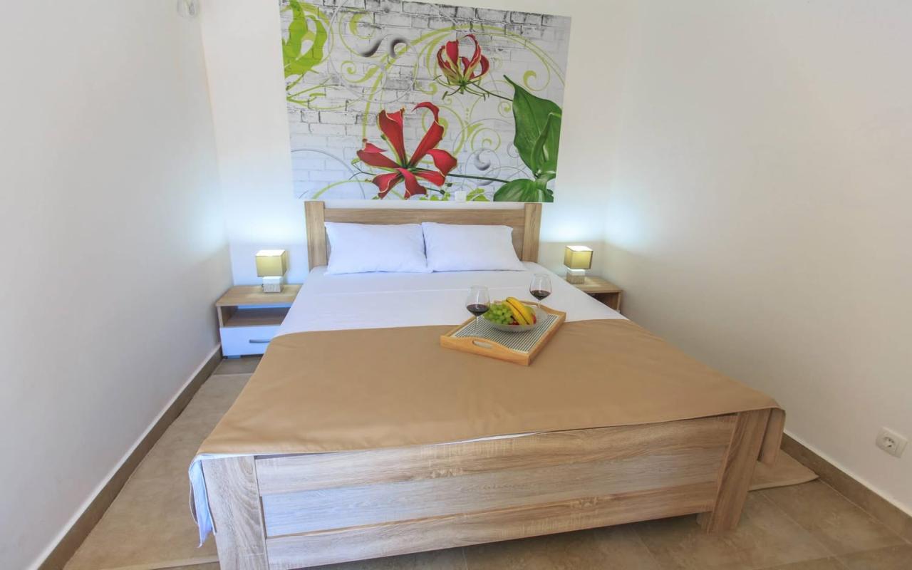 Hotel na prodaju pored mora u Sutomoru