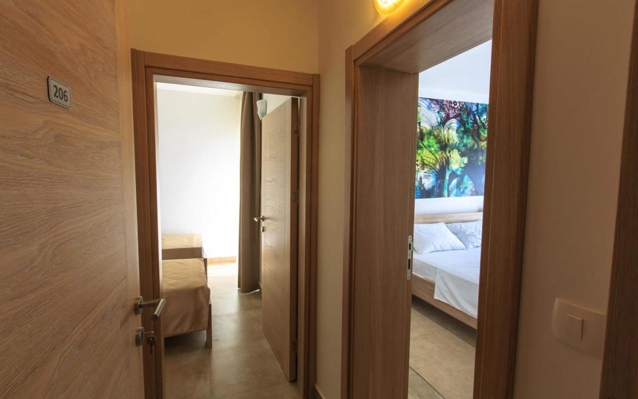 Hotel na prodaju pored mora u Sutomoru