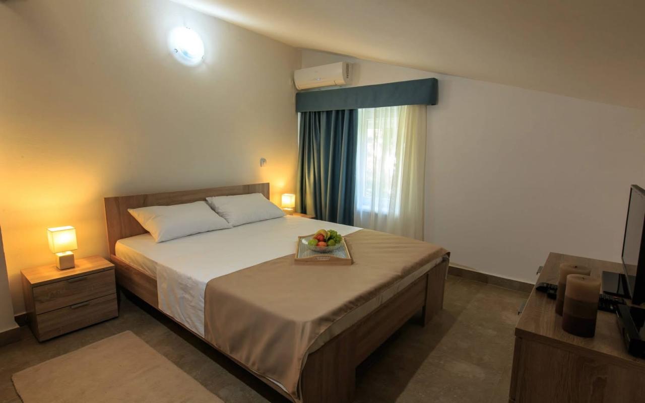 Hotel na prodaju pored mora u Sutomoru