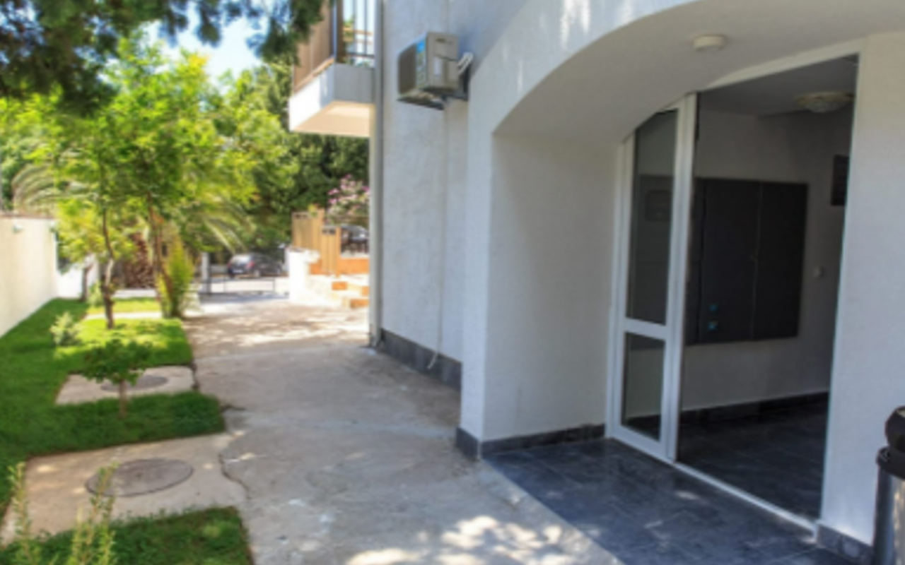 Hotel na prodaju pored mora u Sutomoru