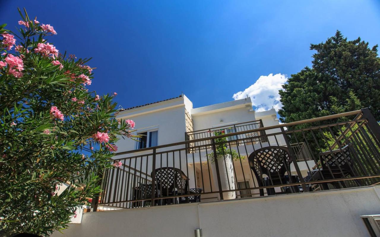 Hotel na prodaju pored mora u Sutomoru