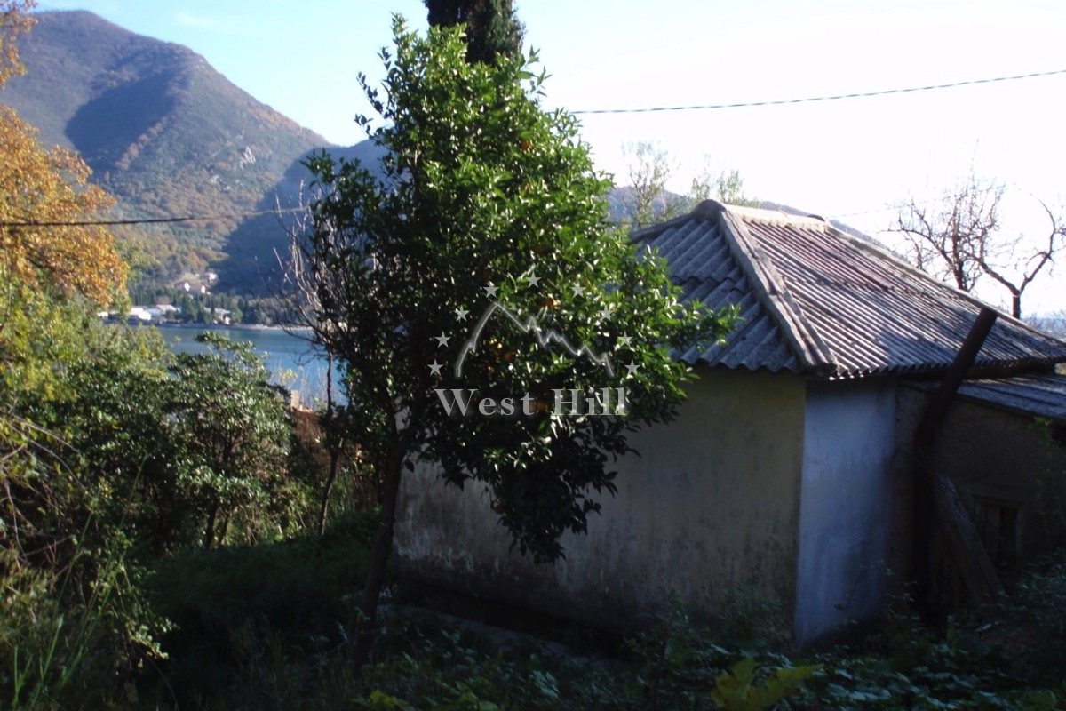 House for renovation near the sea in Boka Bay, Kamenari