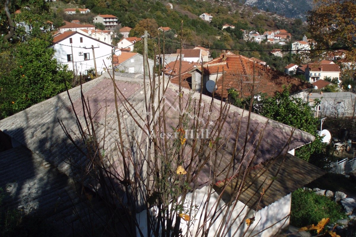 House for renovation near the sea in Boka Bay, Kamenari