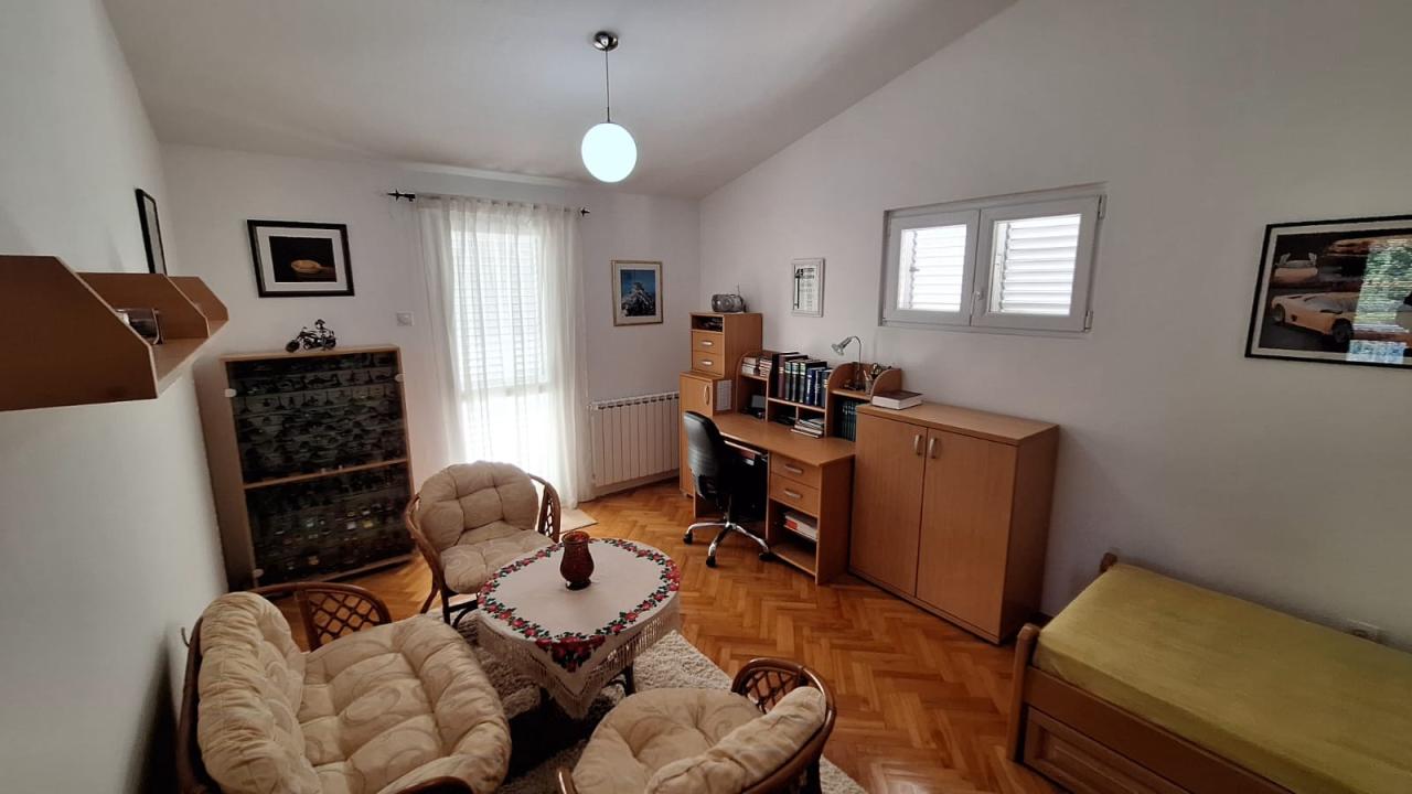 Haus zum Verkauf in Bar 330m2 500m vom Meer entfernt