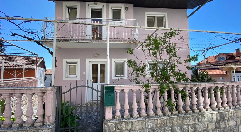 House for sale in Tivat with 3 floors