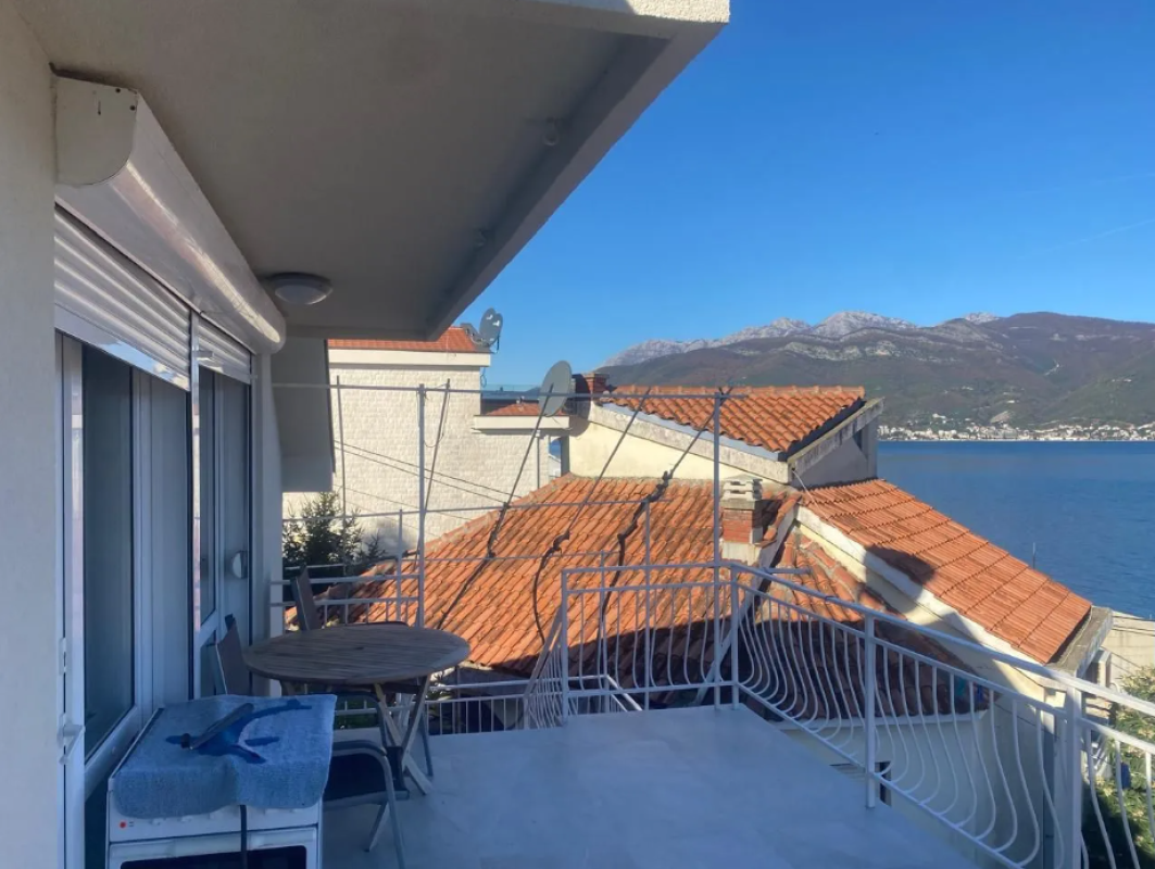 Fully Renovated House 50m from Sea, Panoramic Bay Views, Krašići