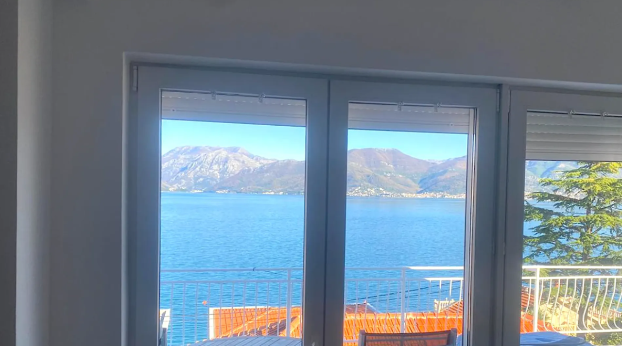 Fully Renovated House 50m from Sea, Panoramic Bay Views, Krašići