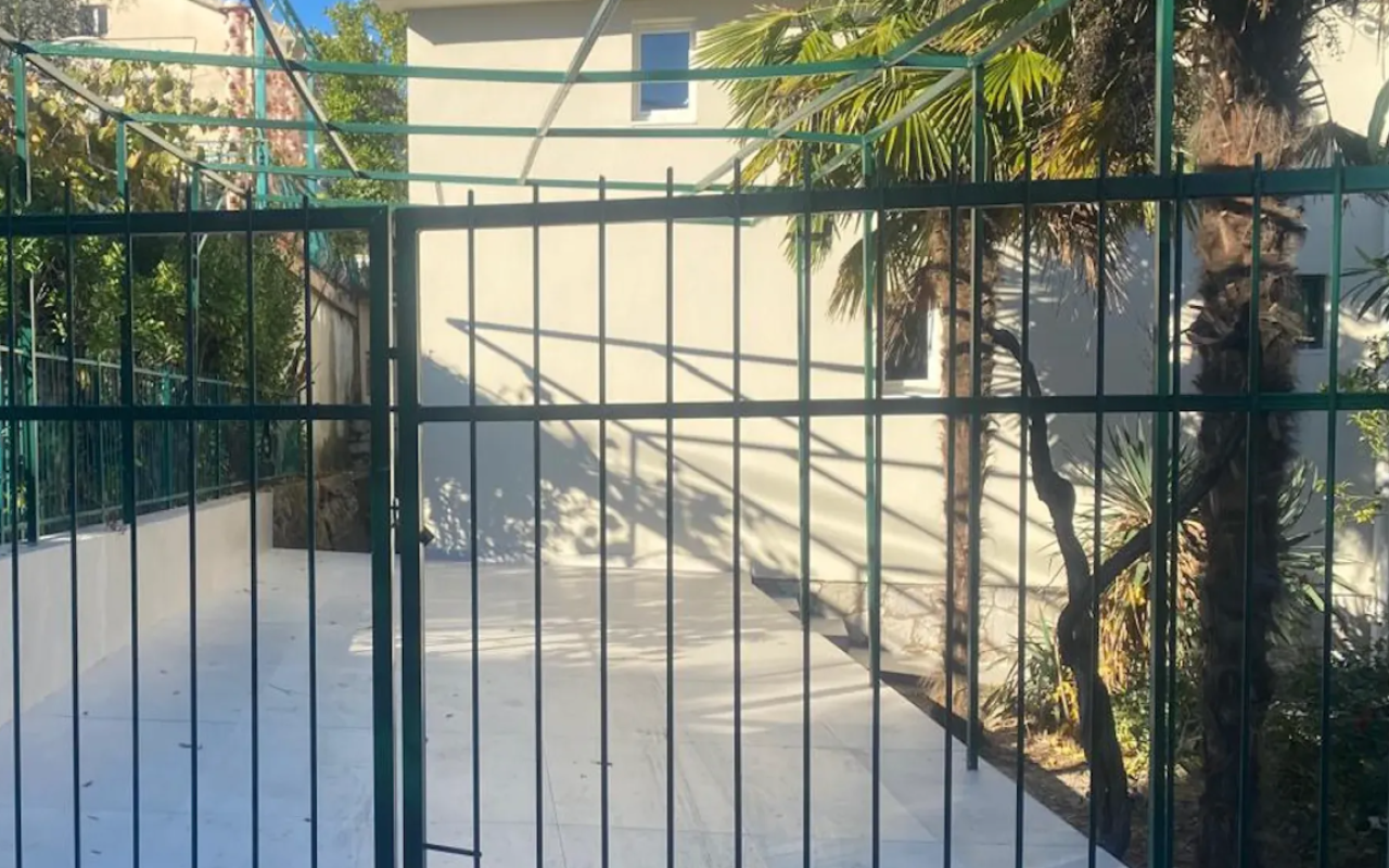 Fully Renovated House 50m from Sea, Panoramic Bay Views, Krašići