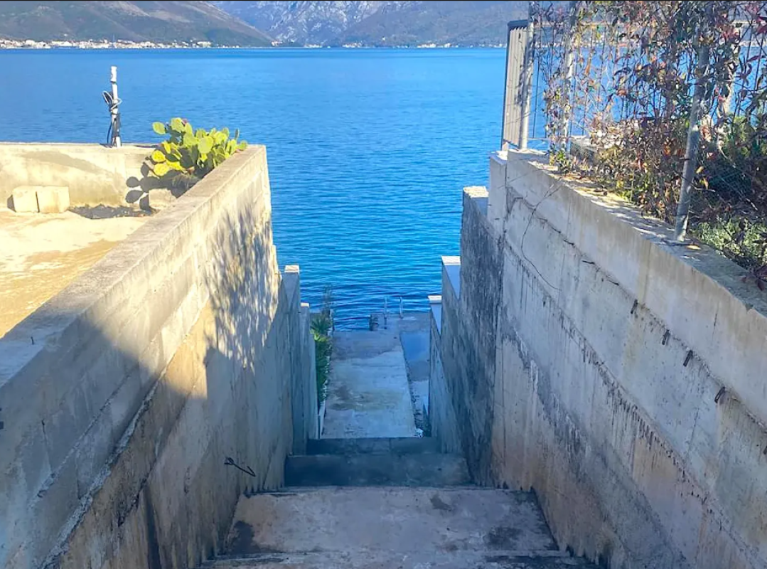 Fully Renovated House 50m from Sea, Panoramic Bay Views, Krašići