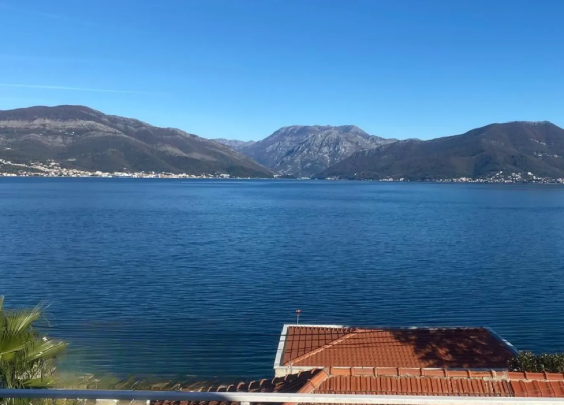 Fully Renovated House 50m from Sea, Panoramic Bay Views, Krašići