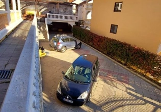 Prodaje se kuća sa stanovima u Petrovcu