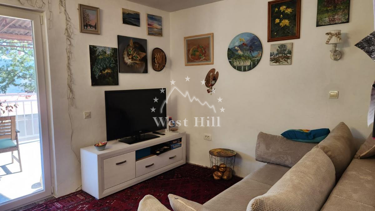 House in Ratisevina with a sea view