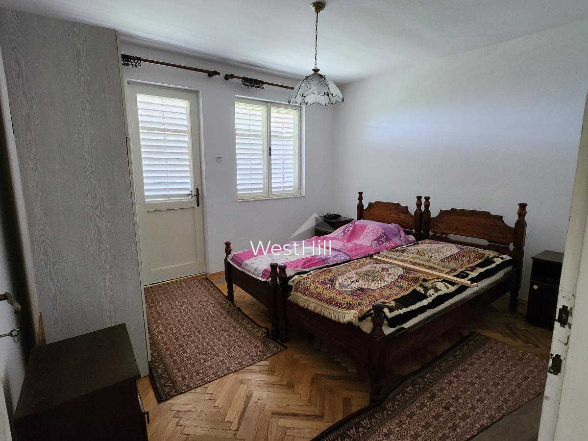 House in Topla – Two-Story Home, 5-Min Walk to the Sea