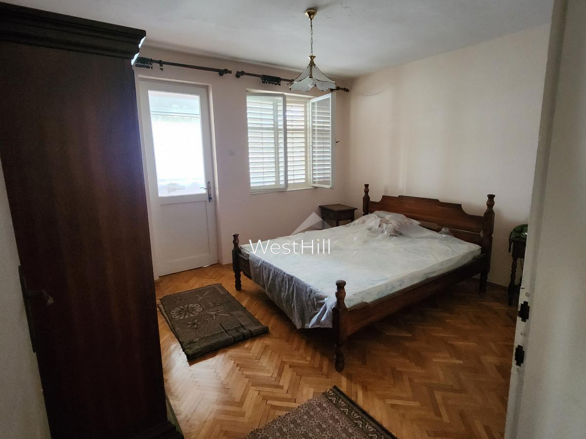 House in Topla – Two-Story Home, 5-Min Walk to the Sea