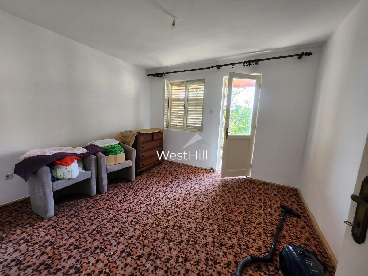 House in Topla – Two-Story Home, 5-Min Walk to the Sea