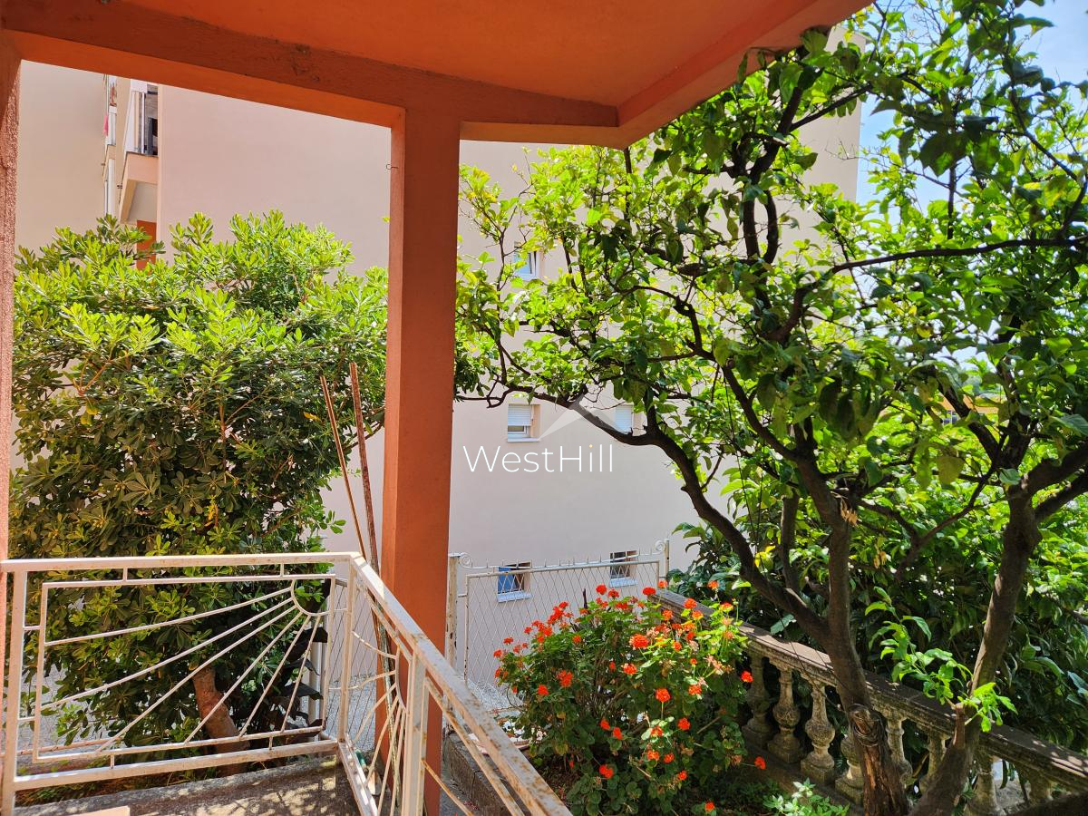 House in Topla – Two-Story Home, 5-Min Walk to the Sea