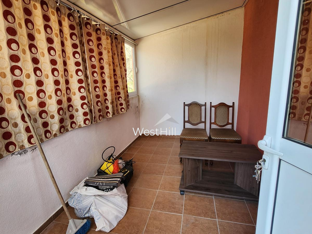 House in Topla – Two-Story Home, 5-Min Walk to the Sea