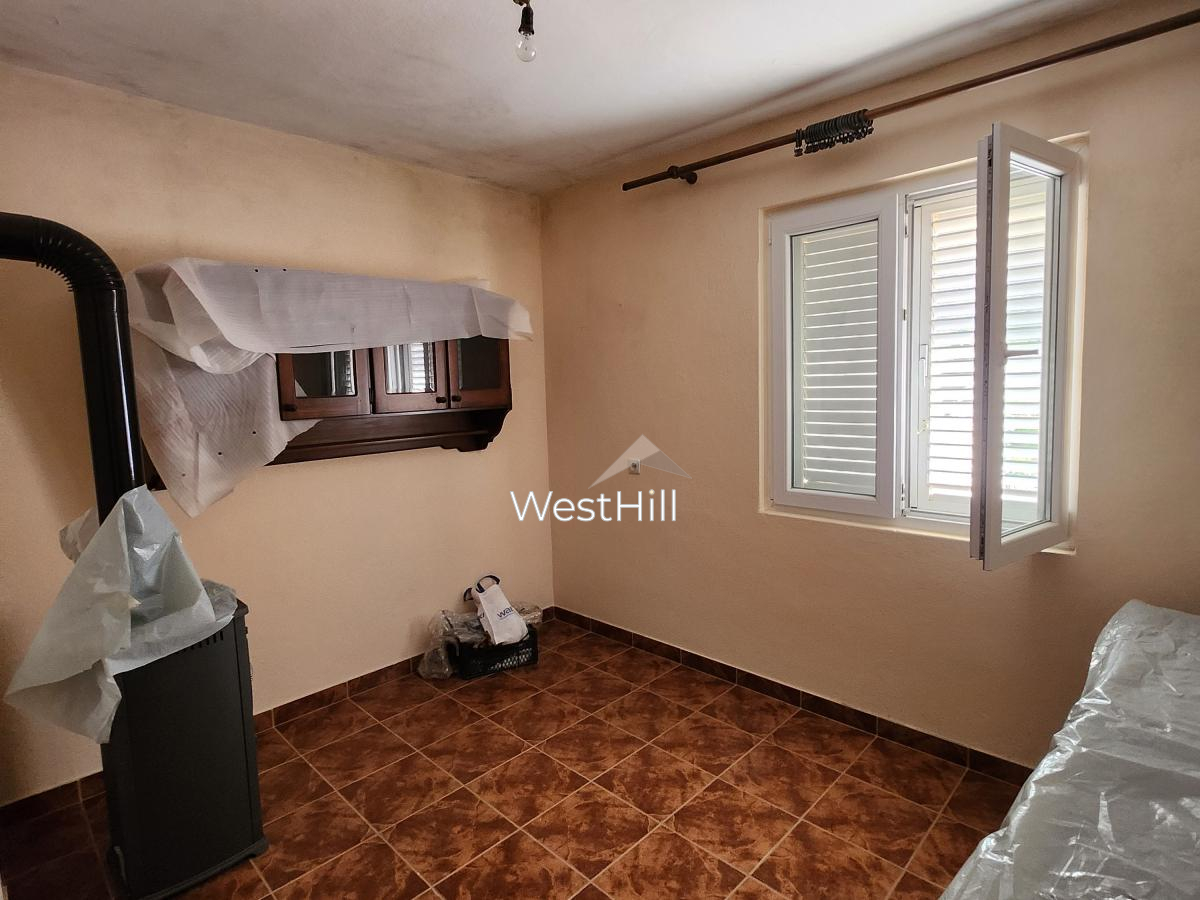 House in Topla – Two-Story Home, 5-Min Walk to the Sea