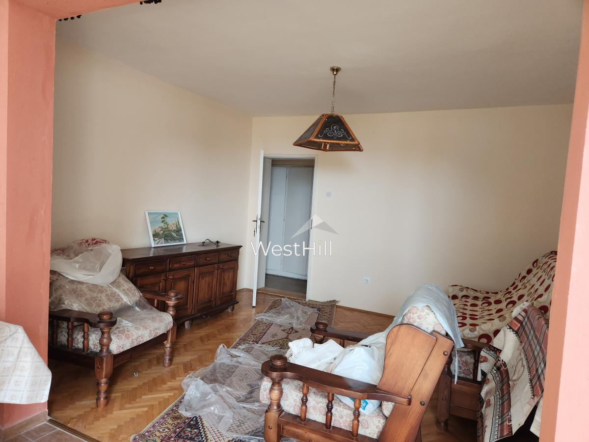 House in Topla – Two-Story Home, 5-Min Walk to the Sea