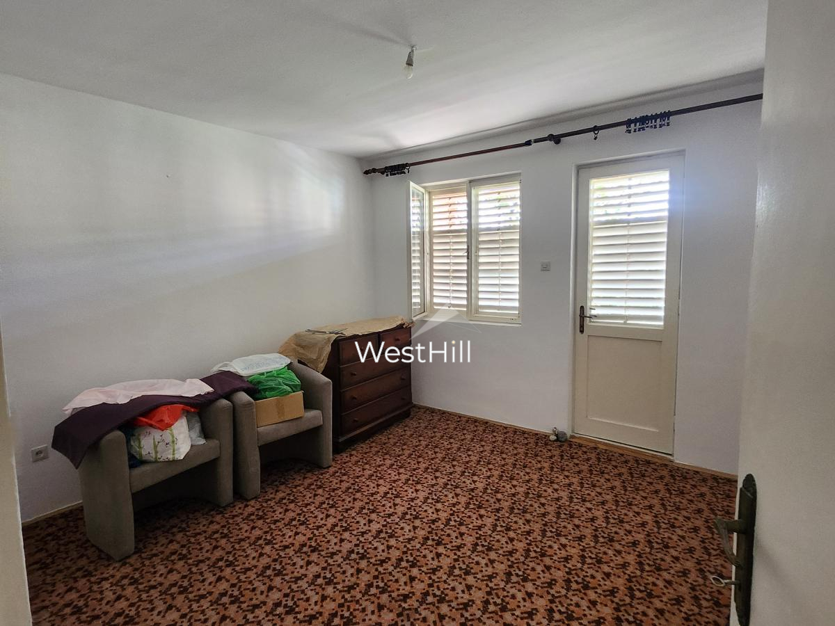 House in Topla – Two-Story Home, 5-Min Walk to the Sea