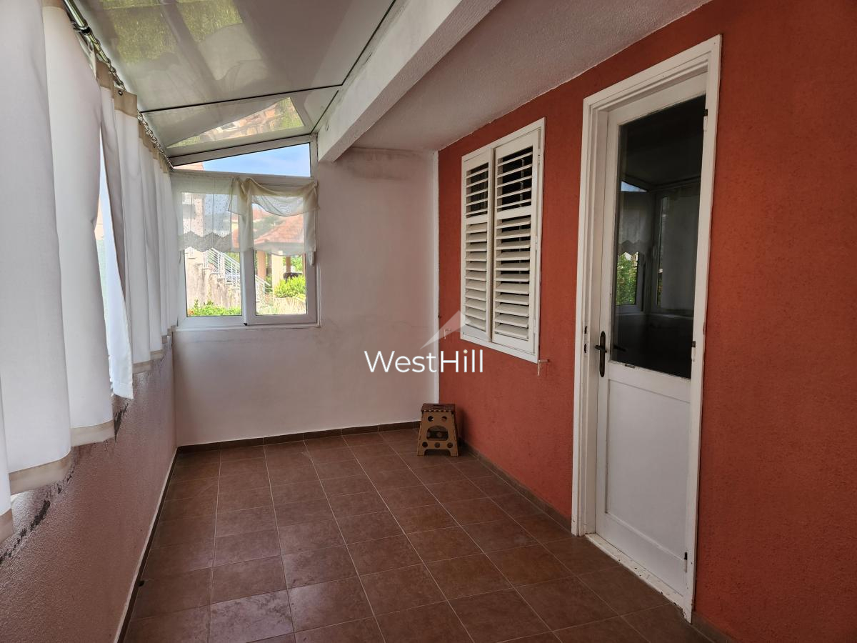 House in Topla – Two-Story Home, 5-Min Walk to the Sea