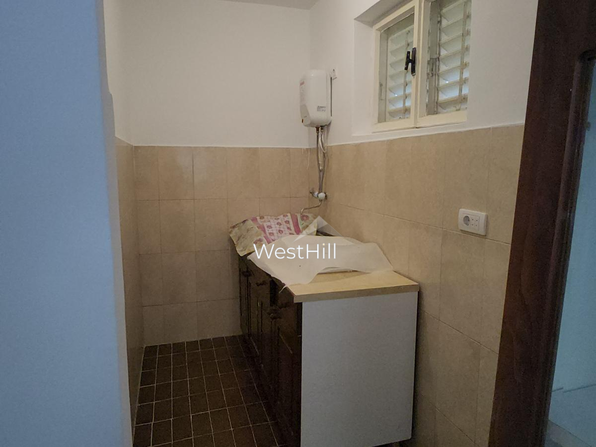 House in Topla – Two-Story Home, 5-Min Walk to the Sea