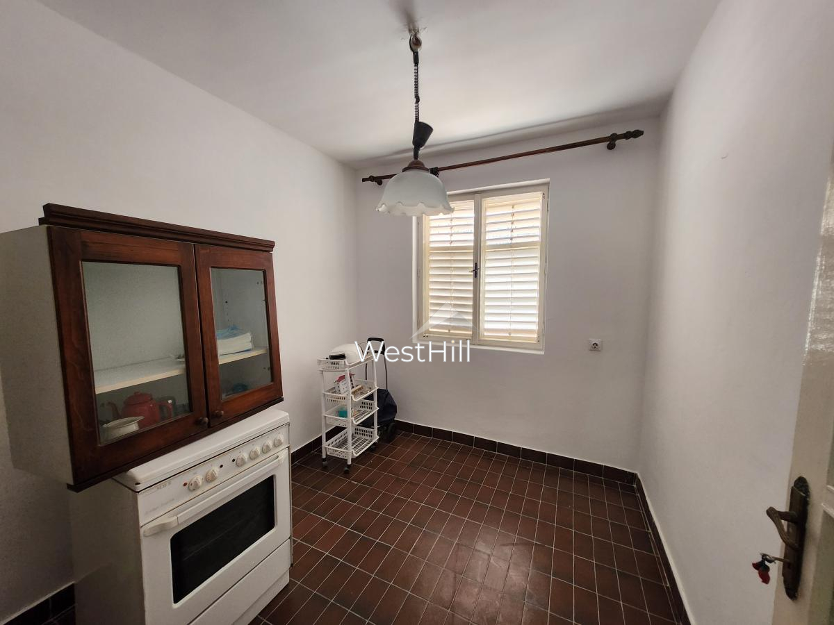 House in Topla – Two-Story Home, 5-Min Walk to the Sea