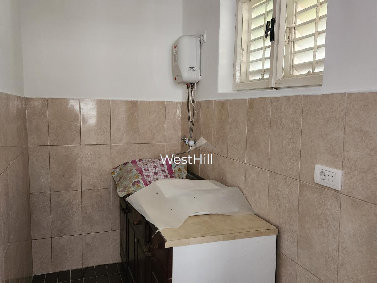 House in Topla – Two-Story Home, 5-Min Walk to the Sea