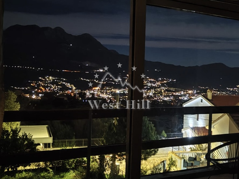 Haus mit modernem Innendesign in Zvinje