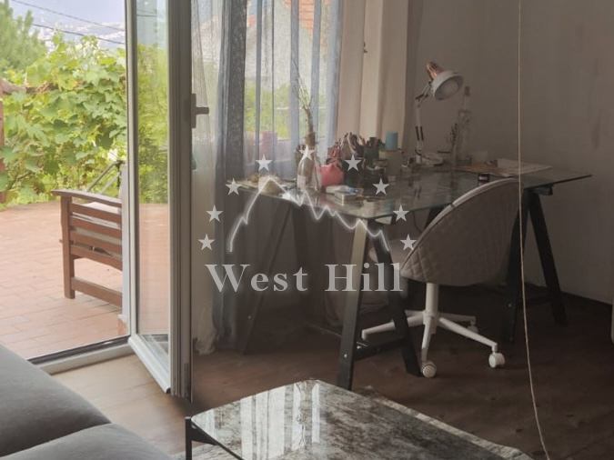 Haus mit modernem Innendesign in Zvinje