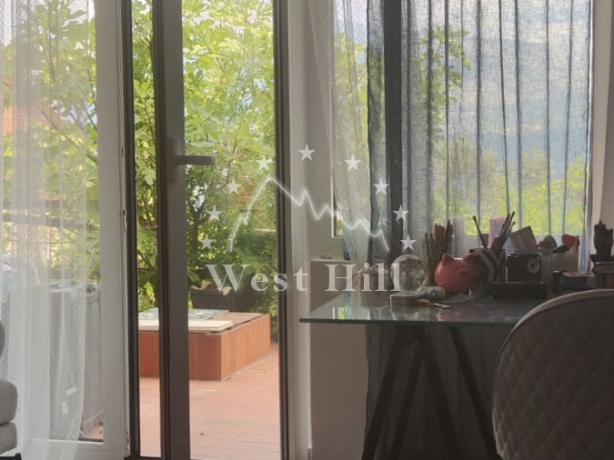 Haus mit modernem Innendesign in Zvinje