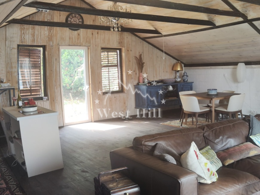 Haus mit modernem Innendesign in Zvinje
