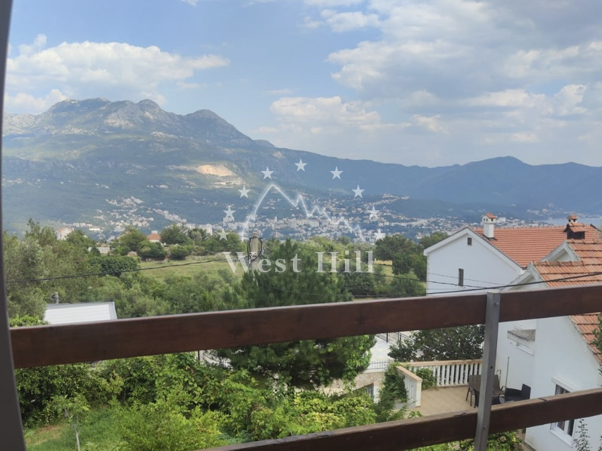 Haus mit modernem Innendesign in Zvinje