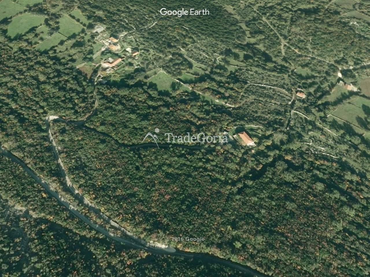 Kamena kuća sa velikom parcelom iznad Kotora