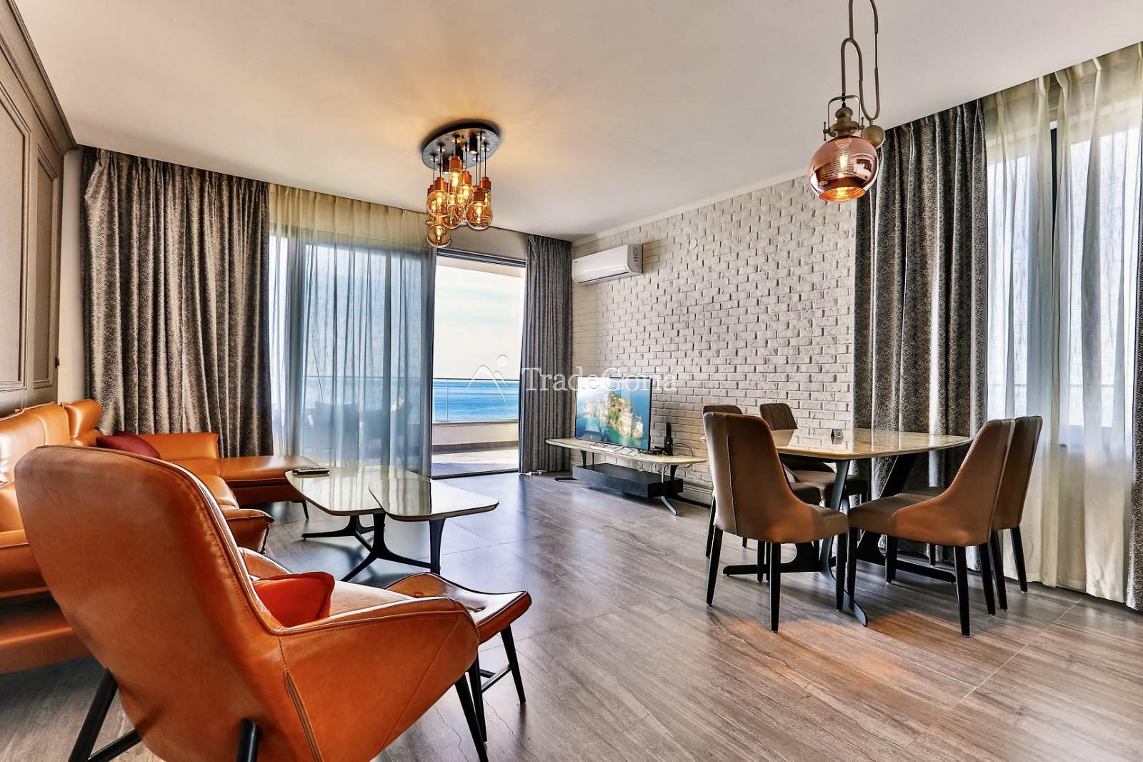 Comfortable 2-Bedroom Apartment in a 4-Star Apart-Hotel with Pool, by the Sea in Dobry Vody