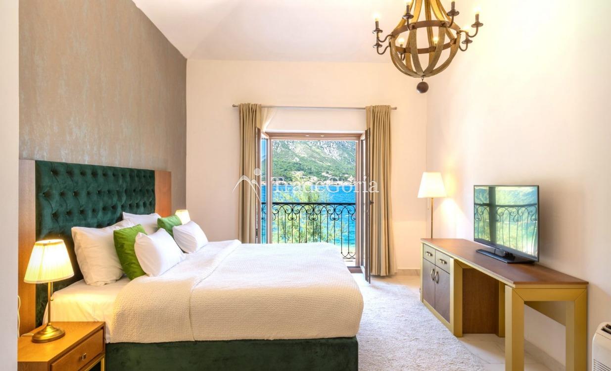 Kotor, Dobrota - Meerblickvillen auf exklusivem Resort für 1.700.000 Euro