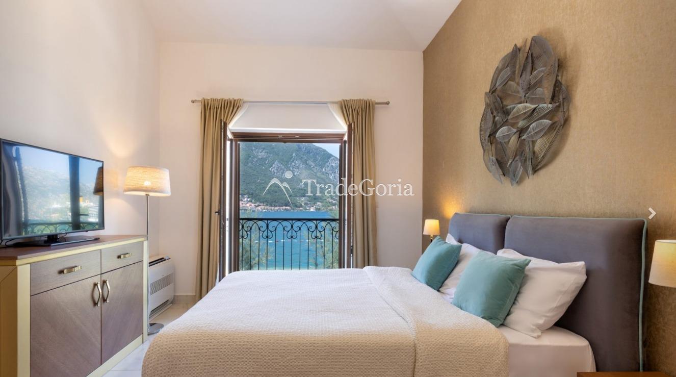 Kotor, Dobrota - Meerblickvillen auf exklusivem Resort für 1.700.000 Euro