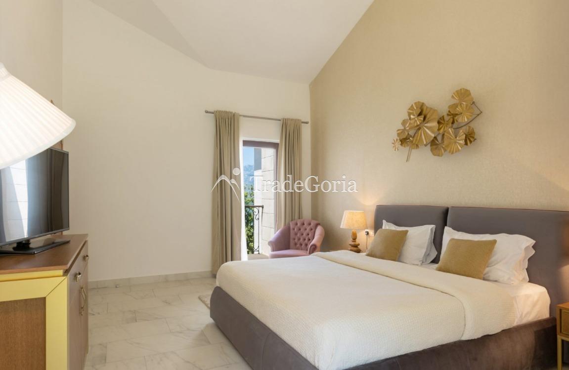 Kotor, Dobrota - Meerblickvillen auf exklusivem Resort für 1.700.000 Euro