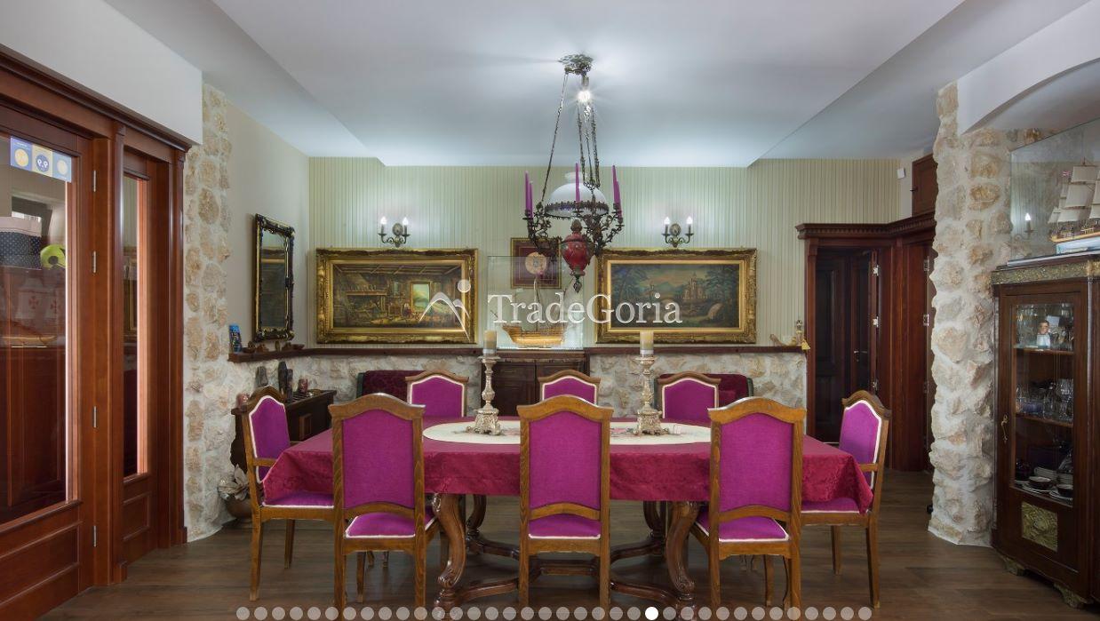 Kotor, Prcanj - authentische Villa mit Grundstück, in erster Reihe am Meer