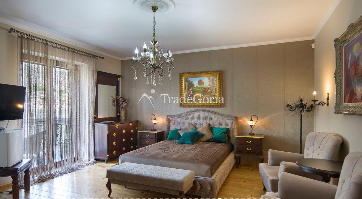 Kotor, Prcanj - authentische Villa mit Grundstück, in erster Reihe am Meer
