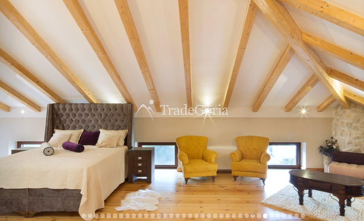 Kotor, Prcanj - authentische Villa mit Grundstück, in erster Reihe am Meer