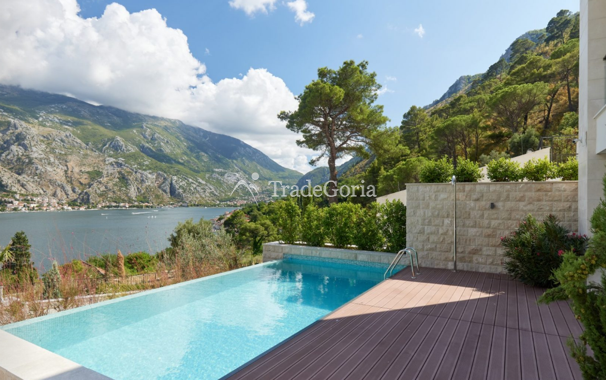 Kotor, Prchan - Luxuriöse Villa mit Pool und Panoramablick auf die Bucht