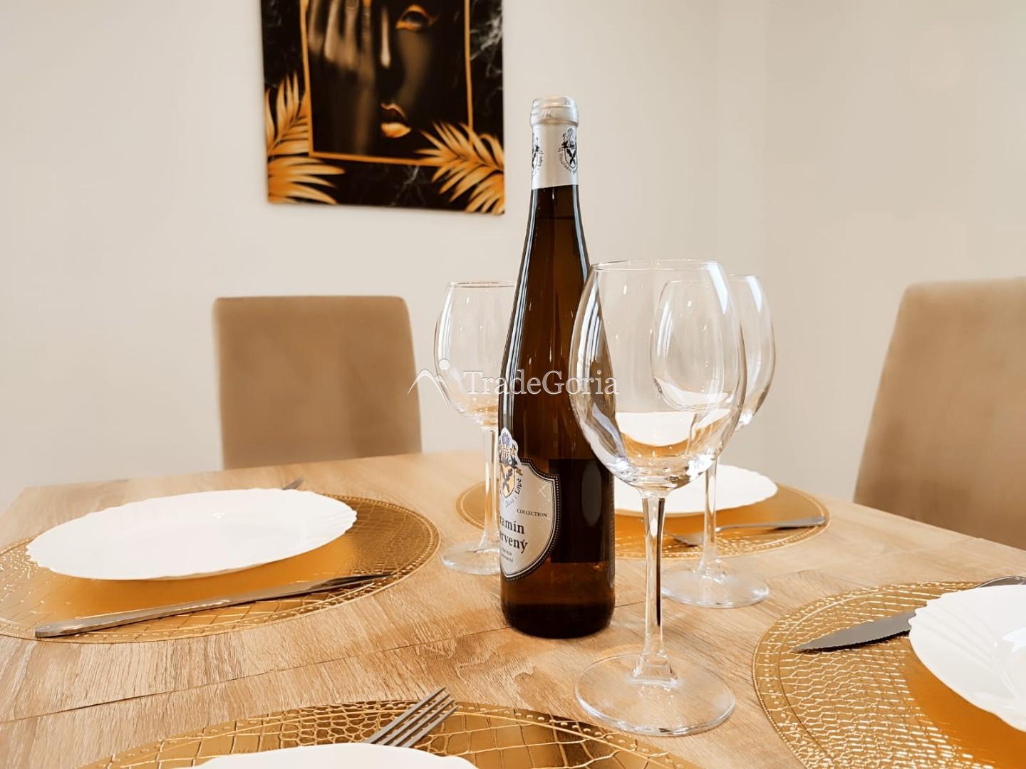 Apartment 102 m2 + Stellplatz in Garage in Dobrye Vody