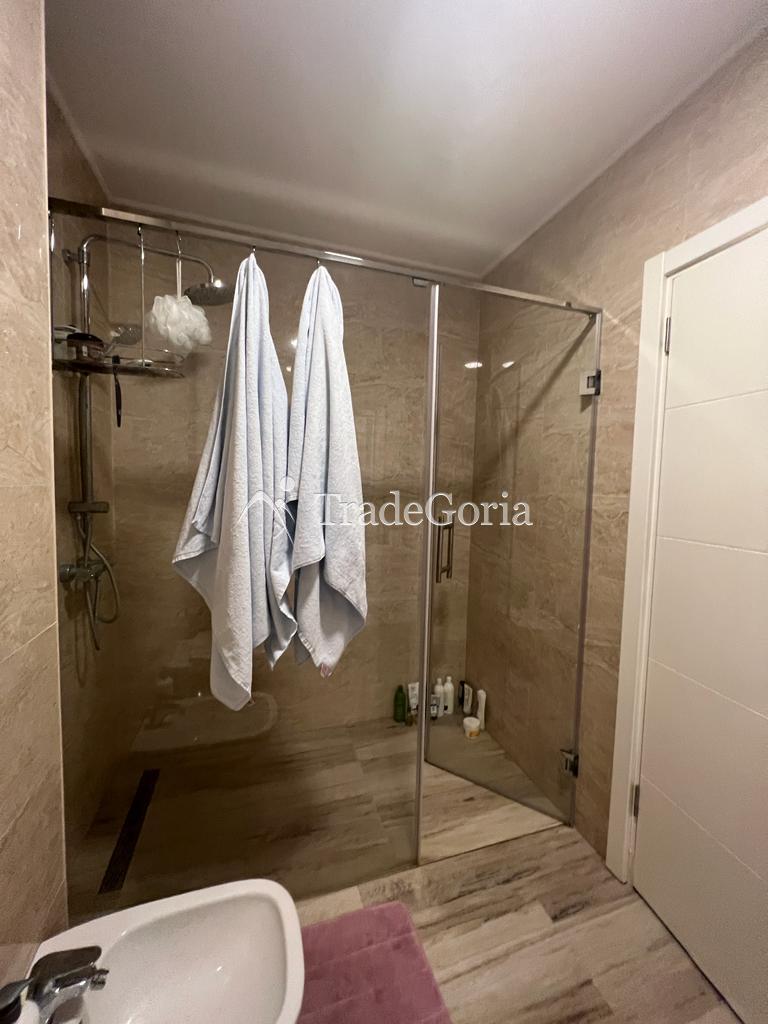 Квартира 86м2, с 2 спальнями , в комплексе с бассейном на первой линии моря, Добра Вода.