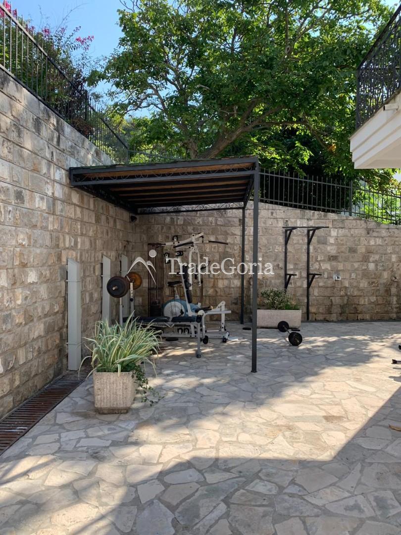 Apartment 87 m2 in Đenovići - 250000 euros