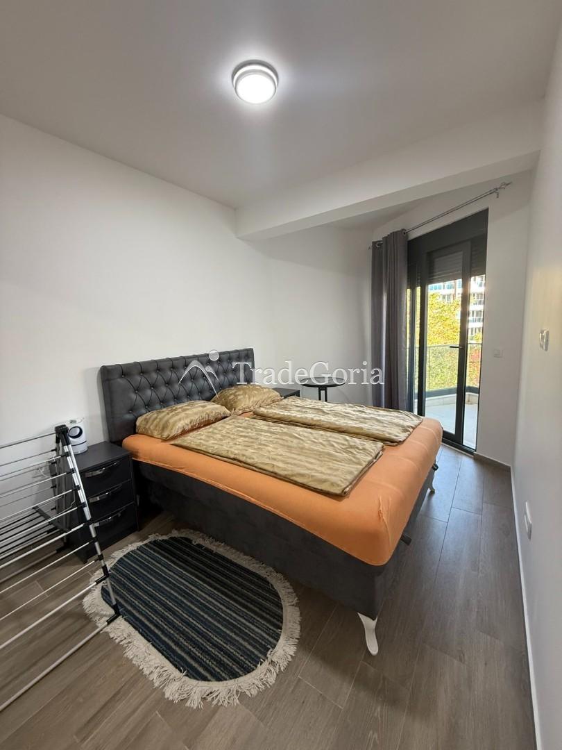 Stan sa 1 spavaćom sobom i pogledom na more u blizini plaže u kompleksu sa bazenom