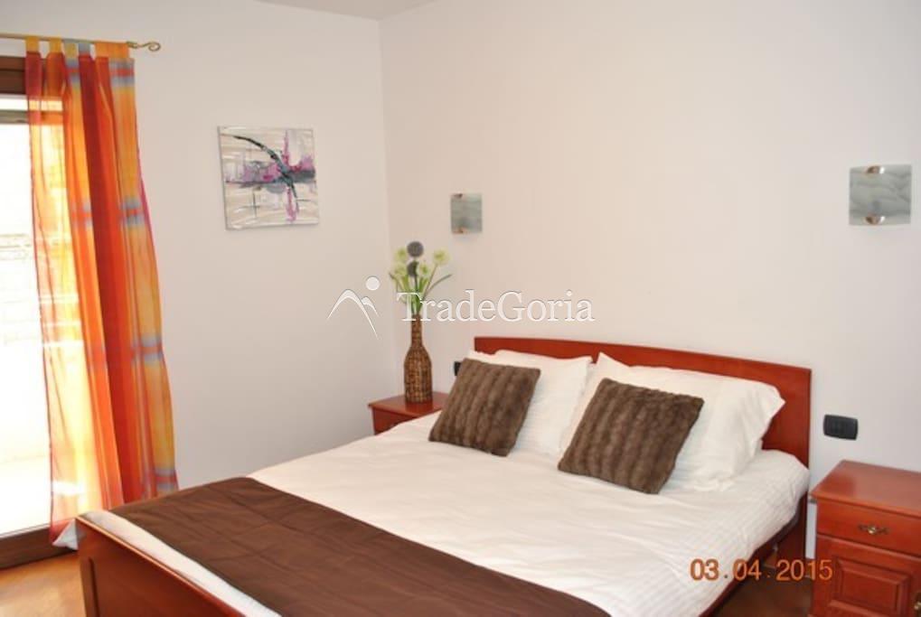 Apartment mit 1 Schlafzimmer in Rafailovici in erster Reihe
